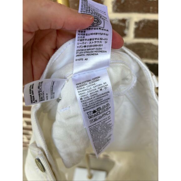 Levi’s White High Waisted Cutoff Mom Shorts Size 31 - Picture 8 of 8